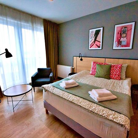 Bk Aparthotel Praga - National Stadium - Comfortable Apartment For 4 People วอร์ซอ ภายนอก รูปภาพ