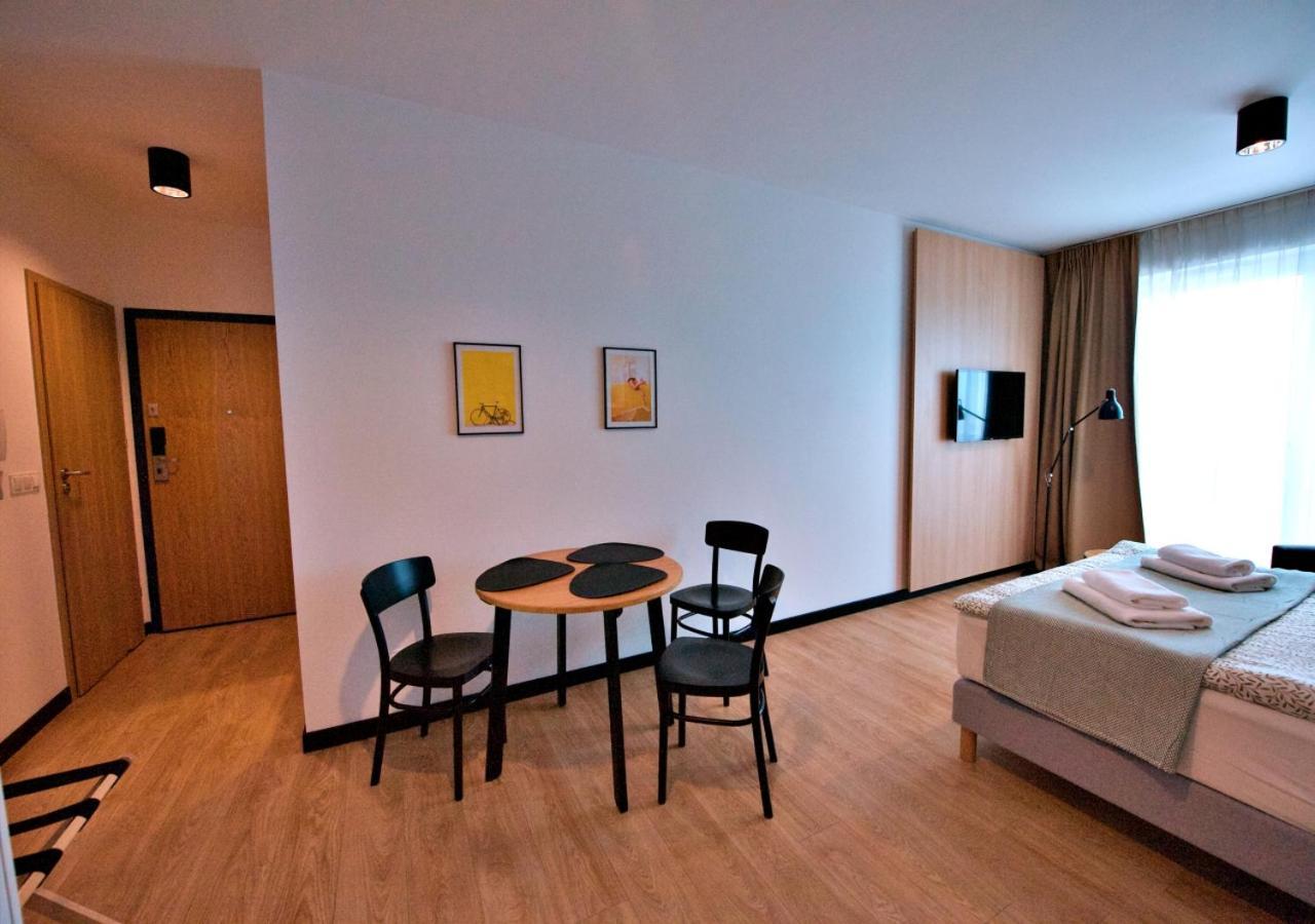 Bk Aparthotel Praga - National Stadium - Comfortable Apartment For 4 People วอร์ซอ ภายนอก รูปภาพ