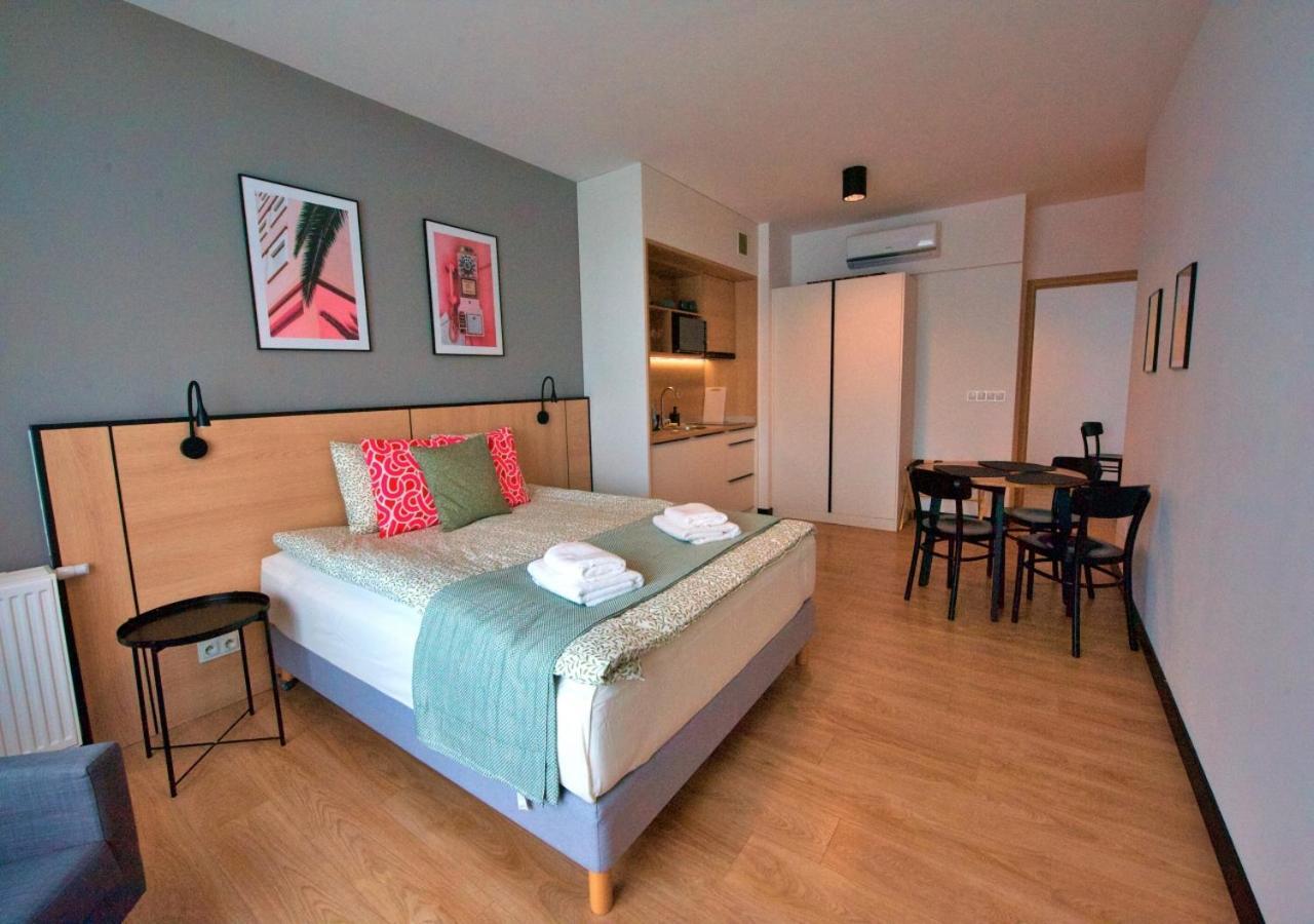 Bk Aparthotel Praga - National Stadium - Comfortable Apartment For 4 People วอร์ซอ ภายนอก รูปภาพ