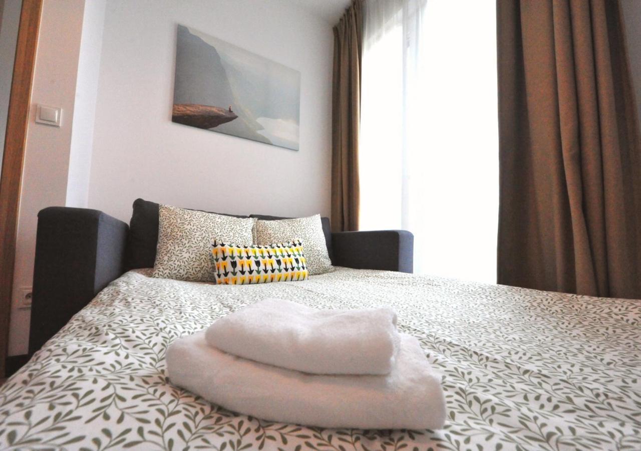 Bk Aparthotel Praga - National Stadium - Comfortable Apartment For 4 People วอร์ซอ ภายนอก รูปภาพ