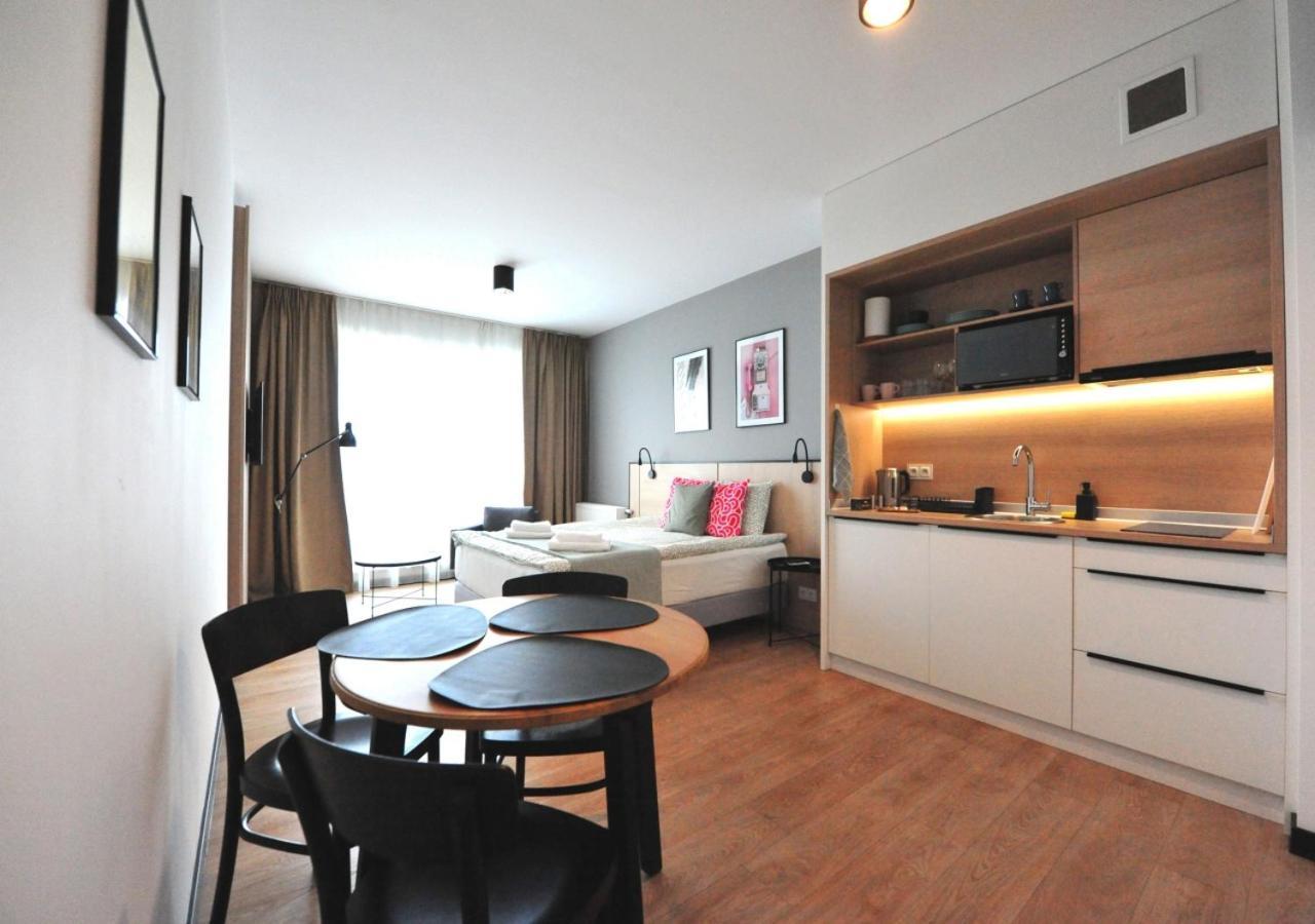Bk Aparthotel Praga - National Stadium - Comfortable Apartment For 4 People วอร์ซอ ภายนอก รูปภาพ