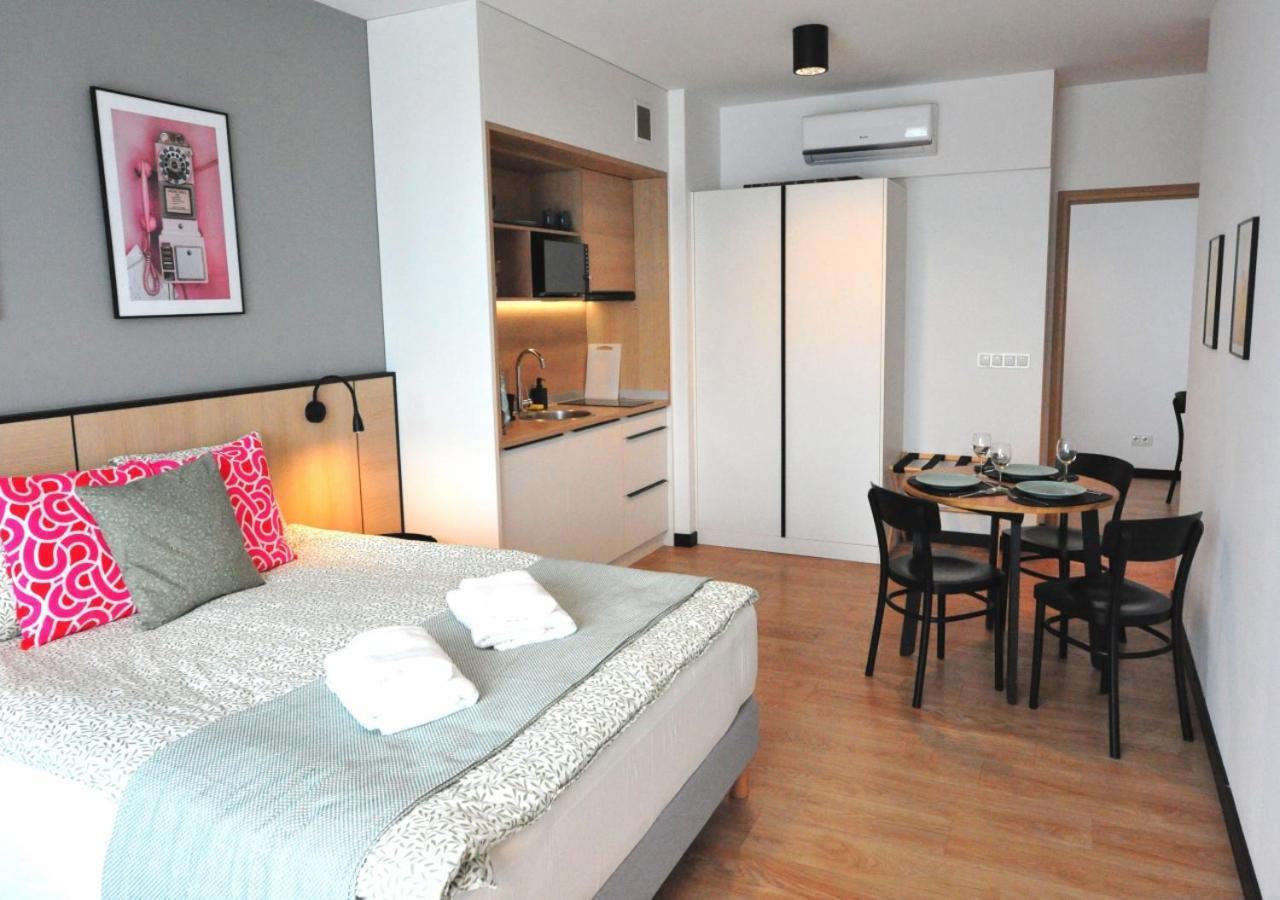 Bk Aparthotel Praga - National Stadium - Comfortable Apartment For 4 People วอร์ซอ ภายนอก รูปภาพ